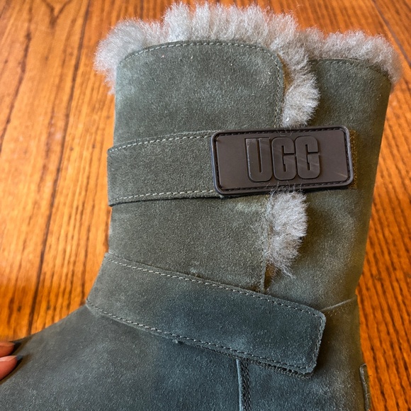 UGG Logo Strap Fur Boots in Excellent Condition size 8 - Picture 12 of 16